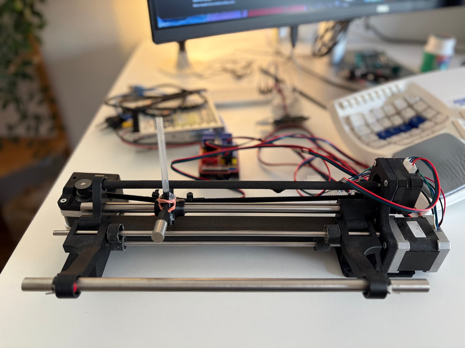 The assembled 3d-printed plotter